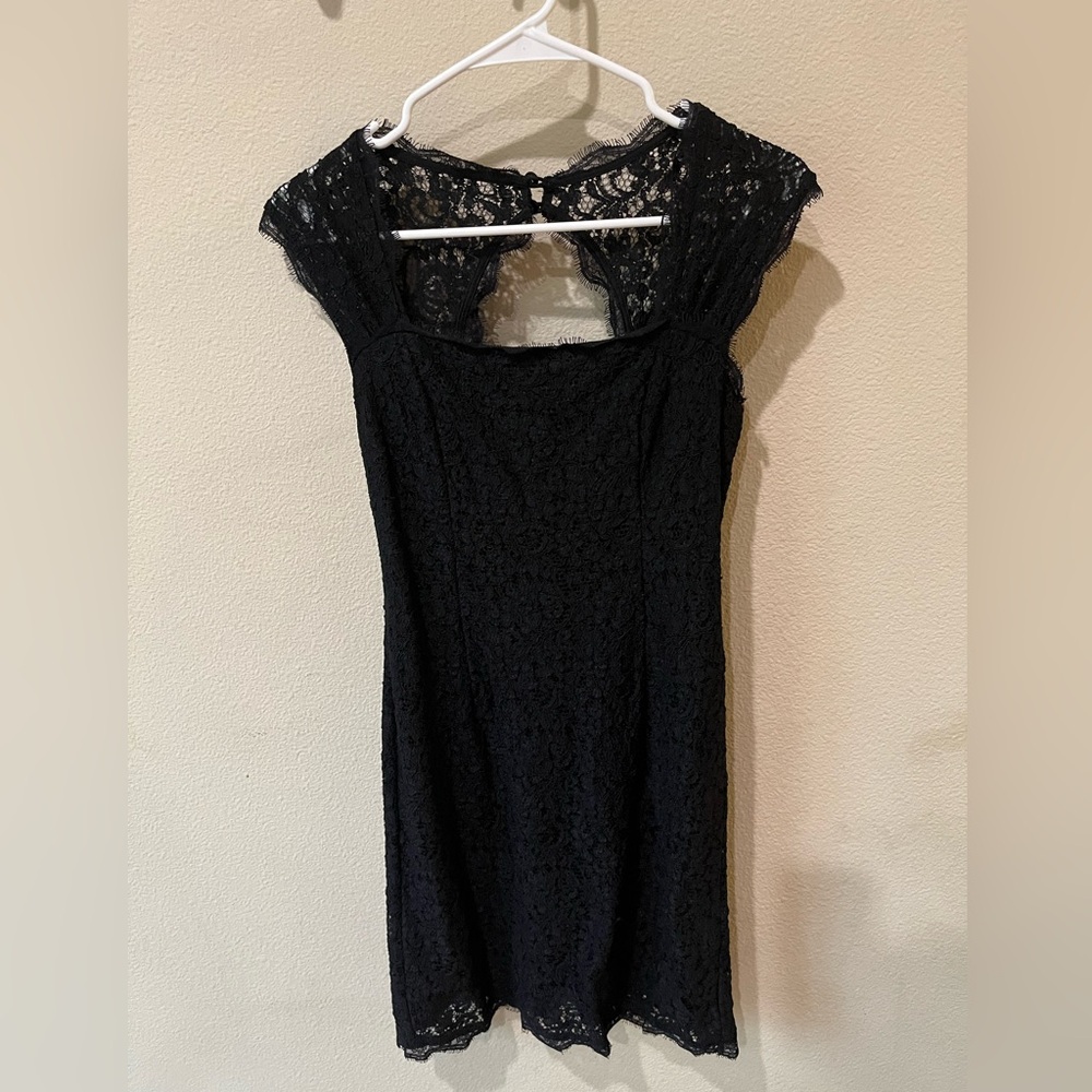 Adrianna Papell black lace dress size 6 square neck cocktail sheath dress